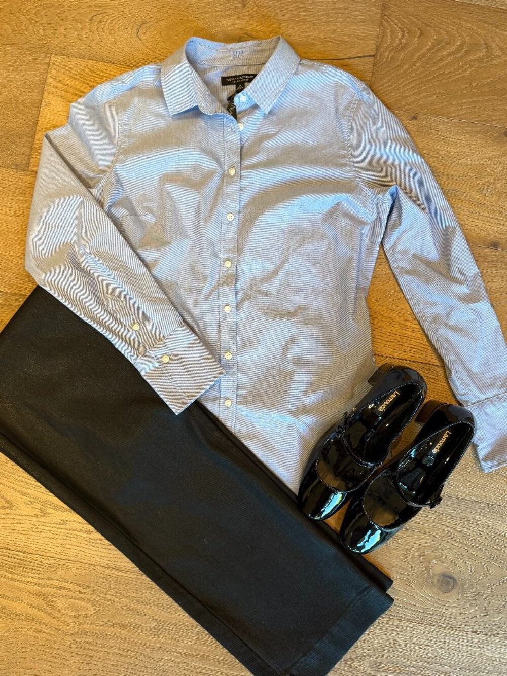 NWT - Banana Republic Blue Long Sleeve Button Up Top - Medium